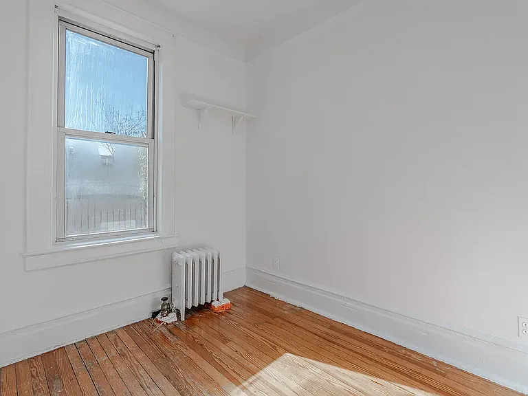 32-21 43rd St #2A — Photo 4