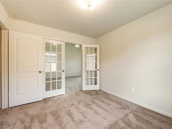 3rd image of 1621 Park Trails Blvd