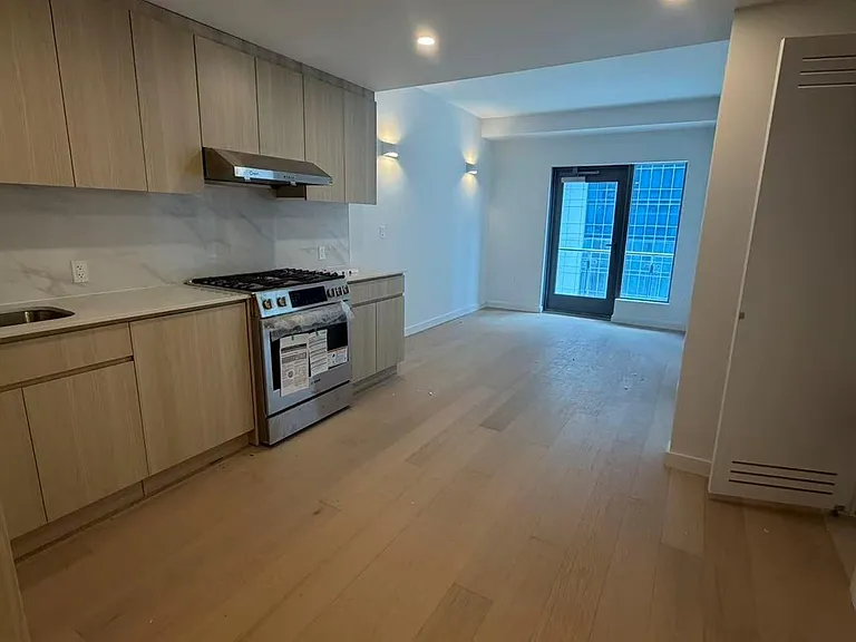 33-71 Prince St #6A — Photo 2