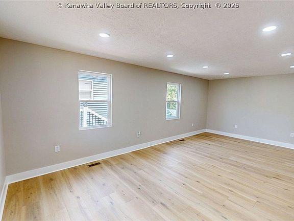 5th image of 4621 Auburn Rd