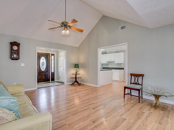 5th image of 37 Hillwood Ct