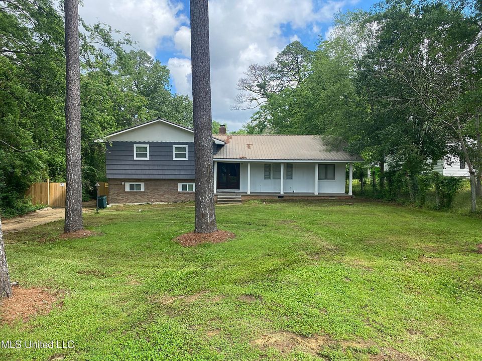 1st image of 118 W Leavell Woods Dr