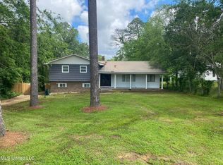 118 W Leavell Woods Dr, Jackson, MS 39212