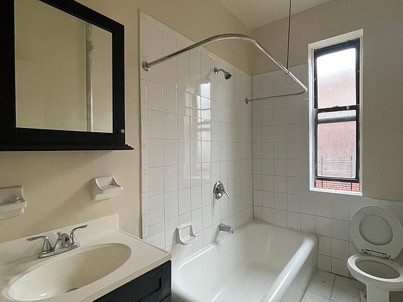 3rd image of 3210 Perry Ave APT 4G