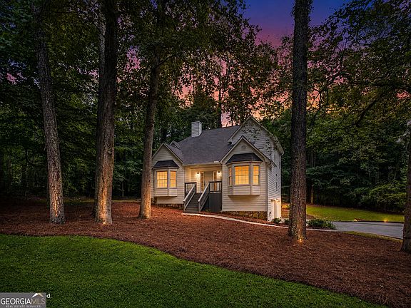 2nd image of 2855 Autumn Dr