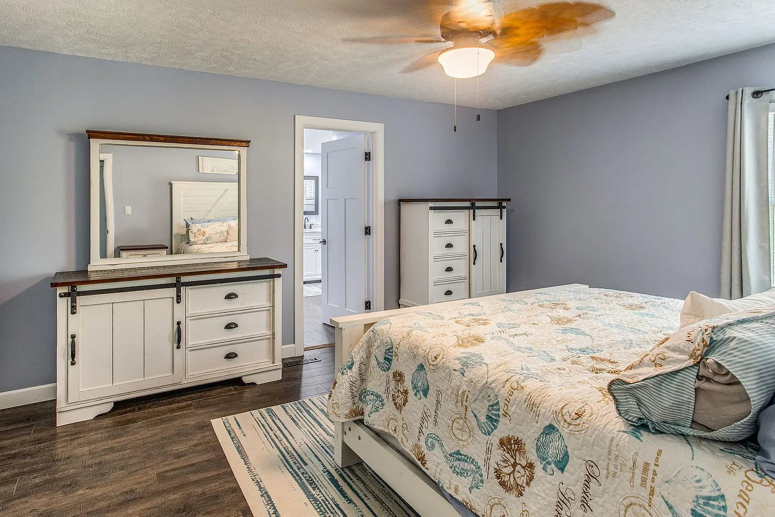4 bed, 3.0 bath, 1410 sqft, $5,384 — Photo 4