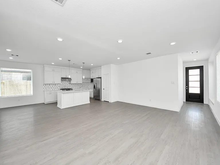 29515 Pondview Dr — Photo 10