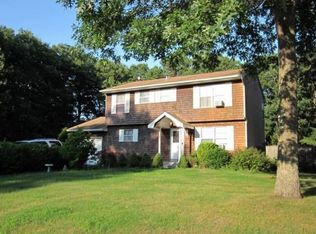368 Brookhaven Ave, Flanders, NY 11901