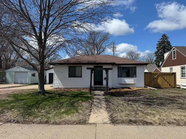 4525 Xenia Ave N, Crystal, MN 55422