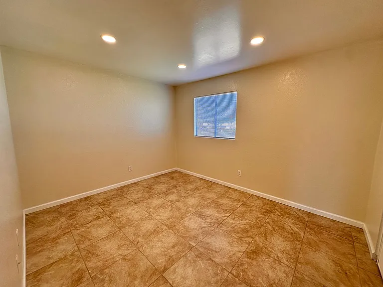 1405 E Lynwood Dr — Photo 6