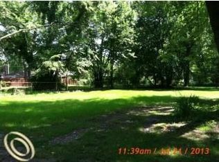 5822 Lakeshore Rd, Fort Gratiot, MI 48059