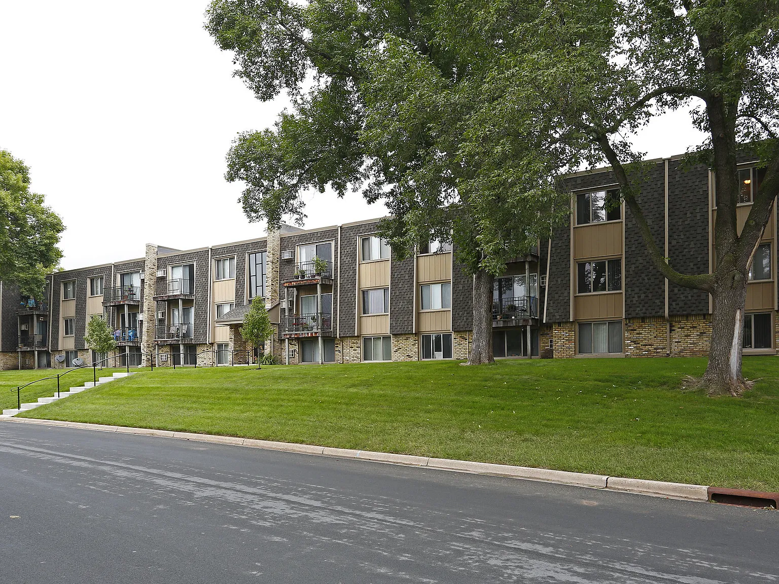 Midland Terrace — Photo 1