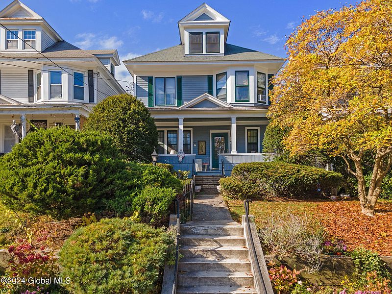 3rd image of 110 N Pine Avenue