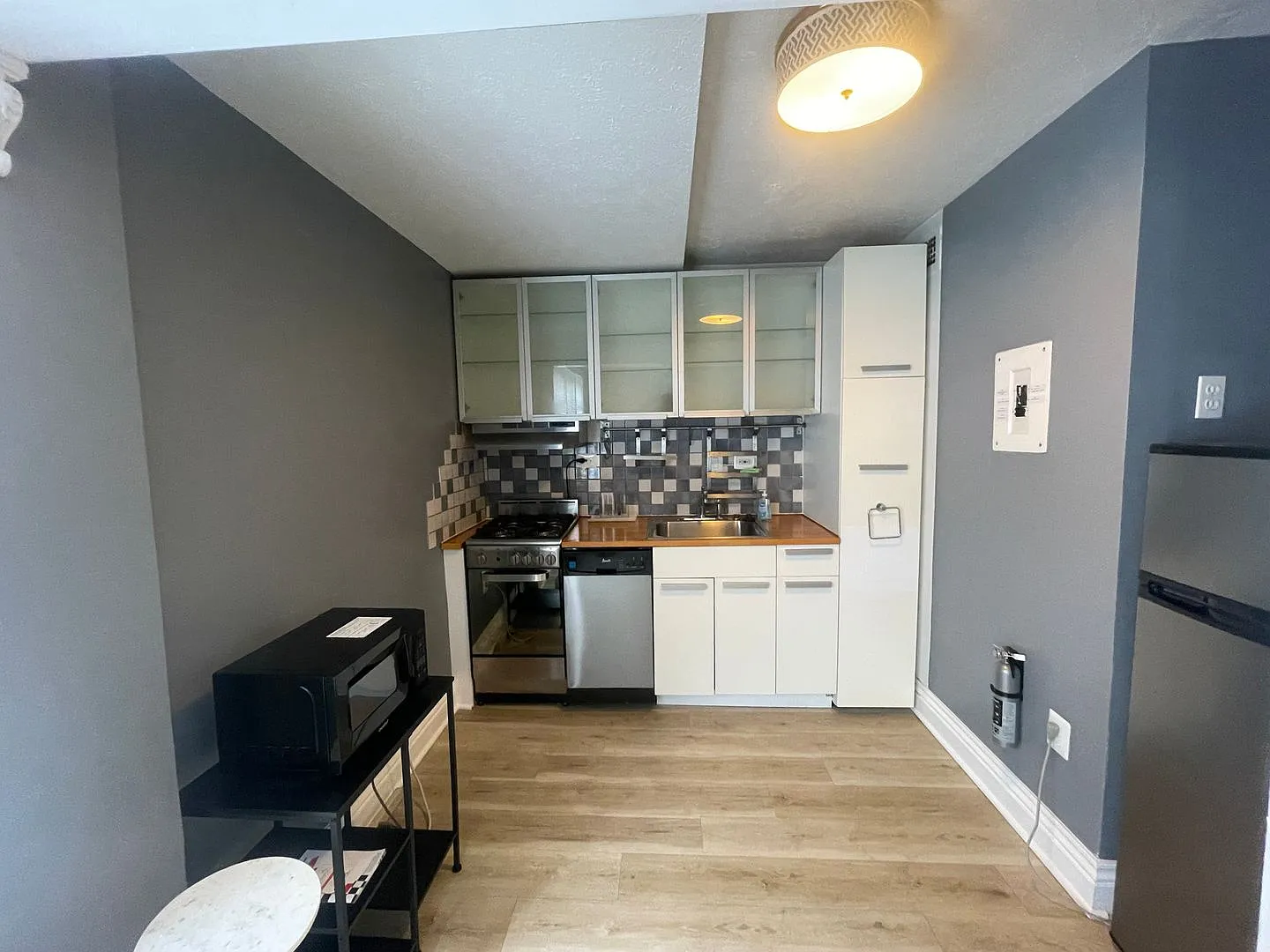 Logan Circle Spacious Efficiency w/Full Bath, All Utilities Included, Pool and 24 Hour Concierge — Photo 4