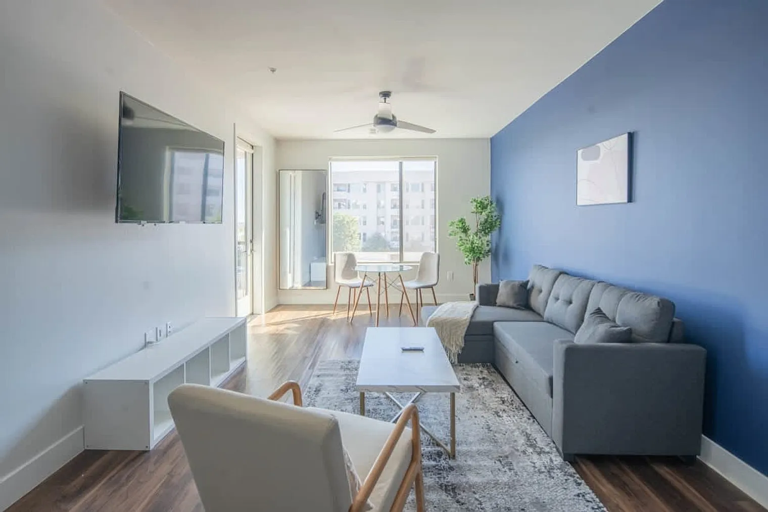 1 bed, 1.0 bath, 1302 sqft, $2,786 — Photo 1
