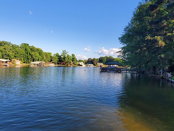 3rd image of 620 Shoreline Dr