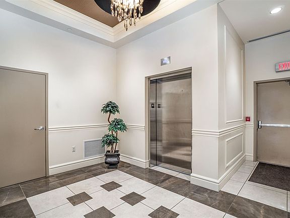 4th image of 9 E Main St #30