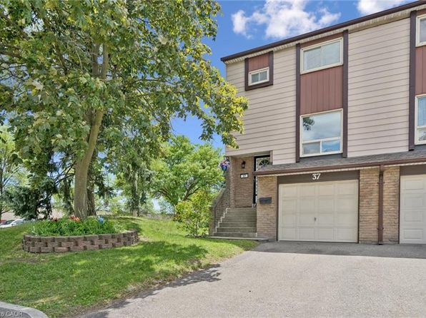 1221 Dundix Rd #37, Mississauga, ON L4Y 3Y9