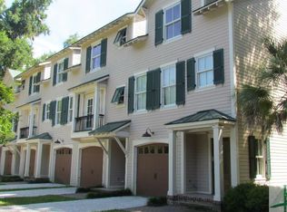 215 Oyster Point Dr, Midway, GA 31320