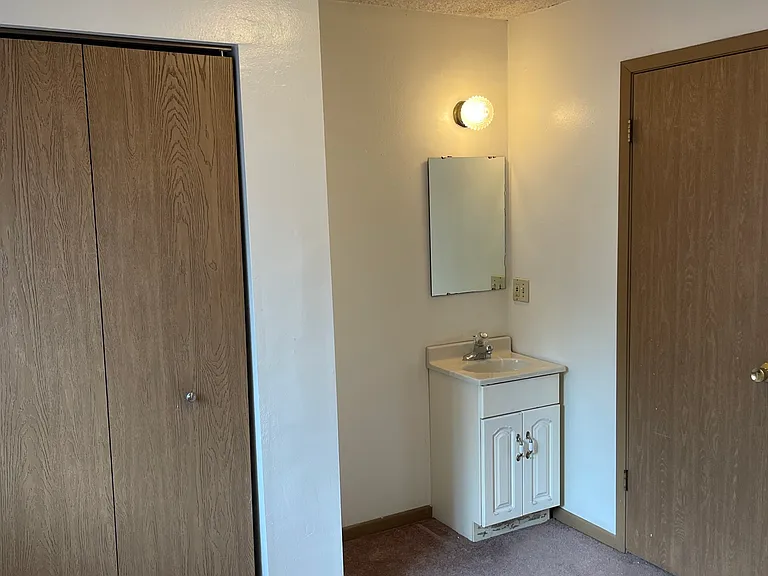 19 E Burlington St #102 — Photo 14