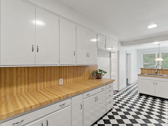 4th image of 110 Edgewood Ave