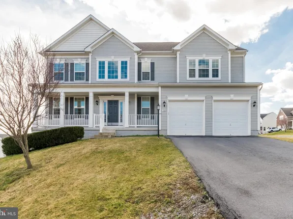 722 Chickamauga Dr, Harpers Ferry, WV 25425