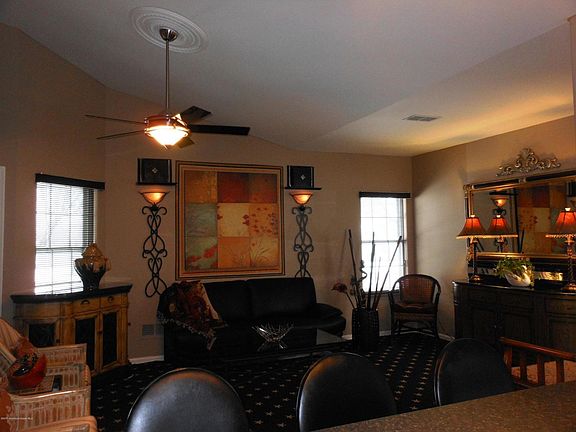 3rd image of 898B Stratford Ct