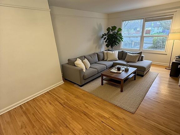 4th image of 3413 E Evergreen Blvd