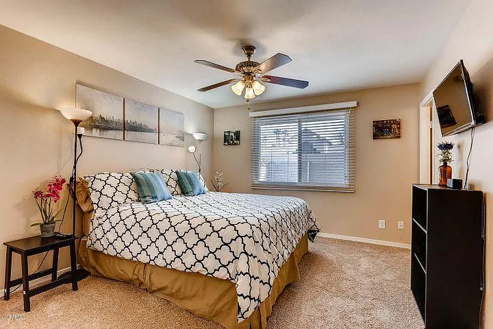1911 E Huntington Dr — Photo 12