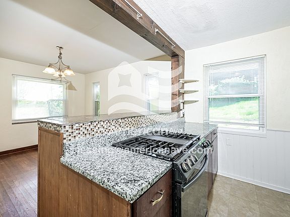 1320660_005_kitchen_5.jpg