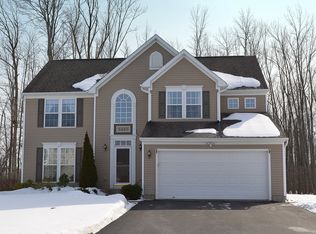 5425 Lucknow Dr, Clay, NY 13041