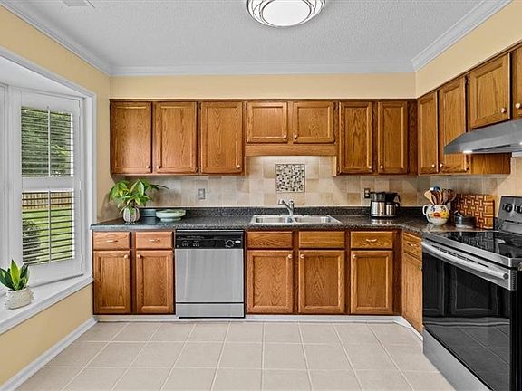 4th image of 121 Dolley Madison Rd Unit C