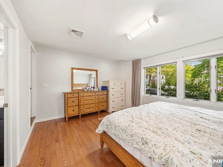 3 Burton Pl — Photo 11