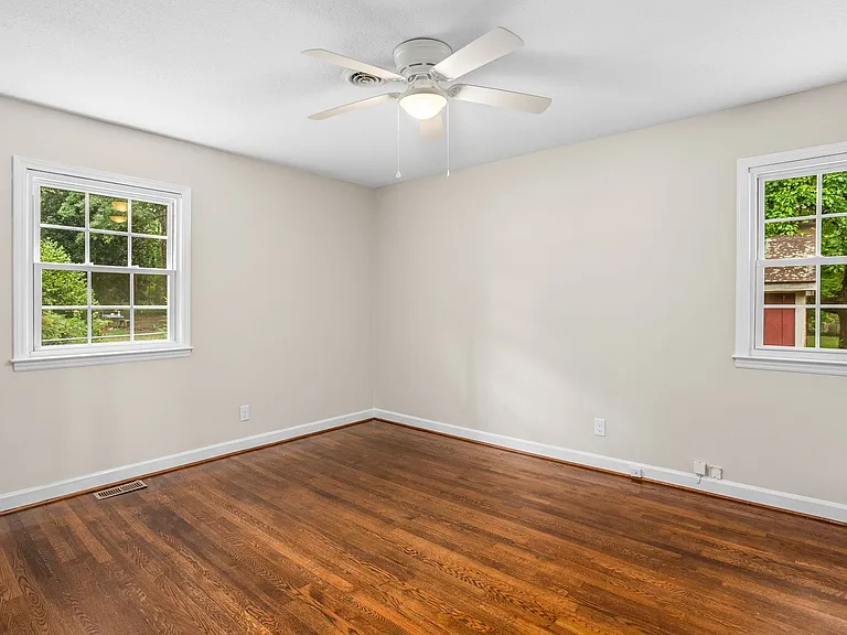 701 N Peace Haven Rd — Photo 19