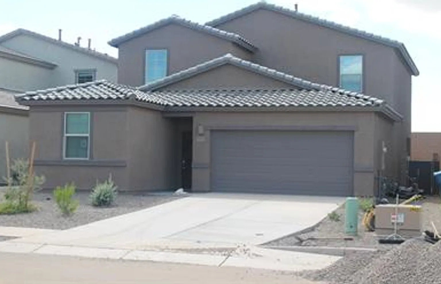 Spacious 4BR/2.5BA Home with Loft & 2-Car Garage — Photo 2