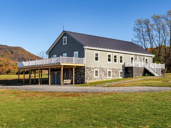 3115 Lairds Knob Dr, Keezletown, VA 22832