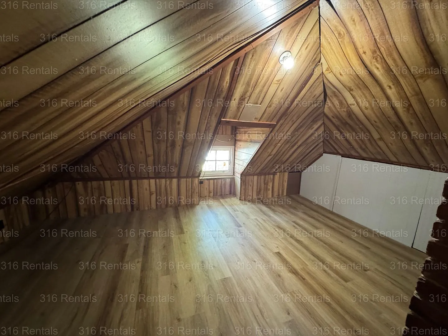 $1100 - 3 bed 1 bath - Single Family Home — Photo 2