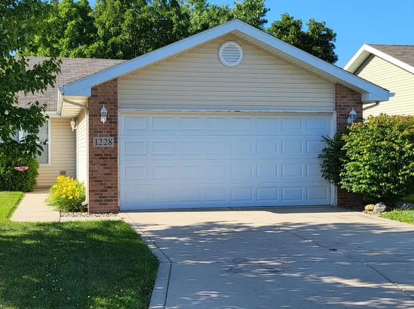 1228 W 82nd Ave, Merrillville, IN 46410