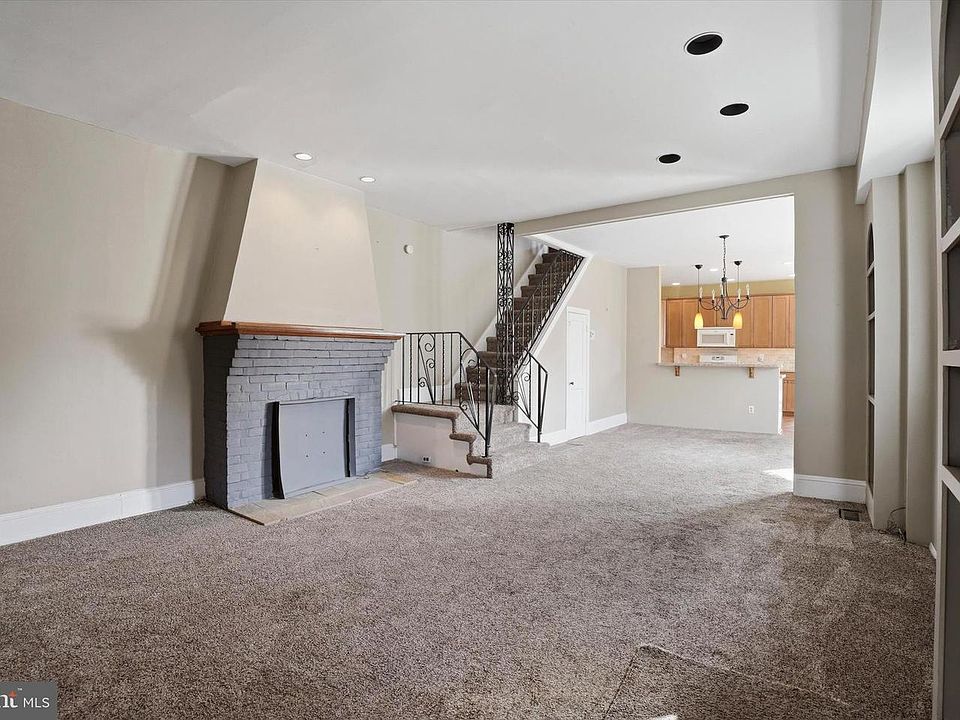 301 Grayling Ave — photo 3