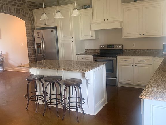 3rd image of 2925 Rocky Ln