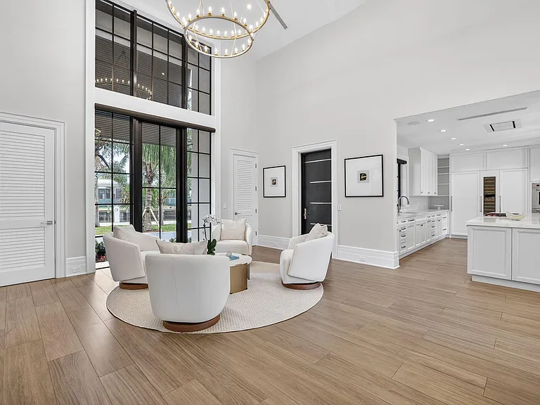 400 Mola Ave — Photo 16