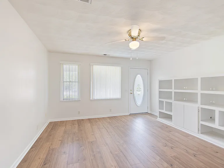 1255 Southport Supply Rd SE — Photo 8