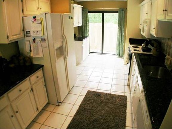 5th image of 611 NE 12th Ter APT 7
