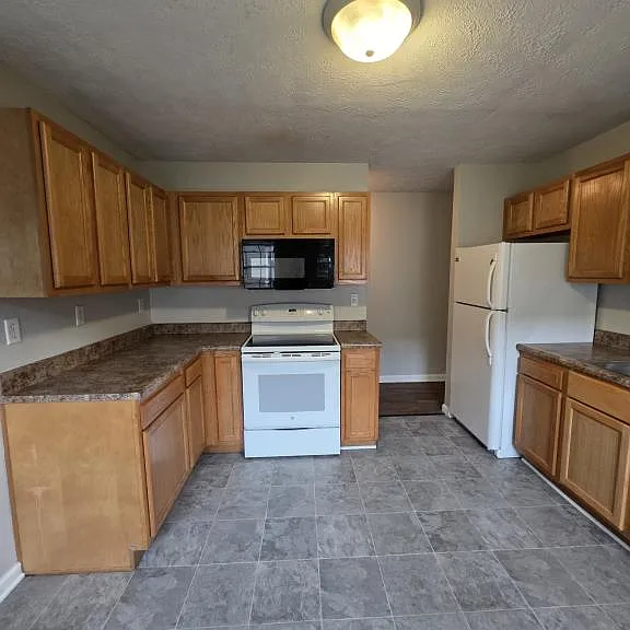 2522 N Armstrong St — Photo 1