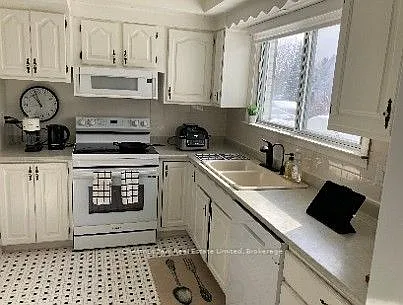 11 Auburn St — Photo 3