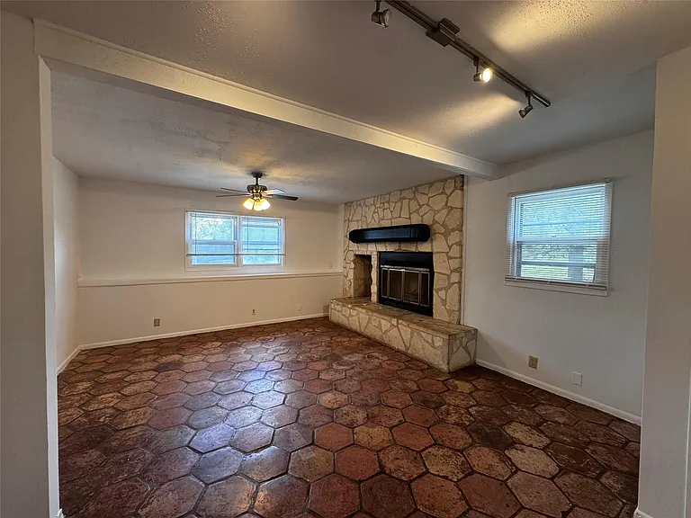 7702 Pitter Pat Ln — Photo 8