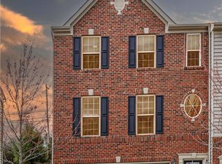 104 Noble Woods Dr, Coraopolis, PA 15108