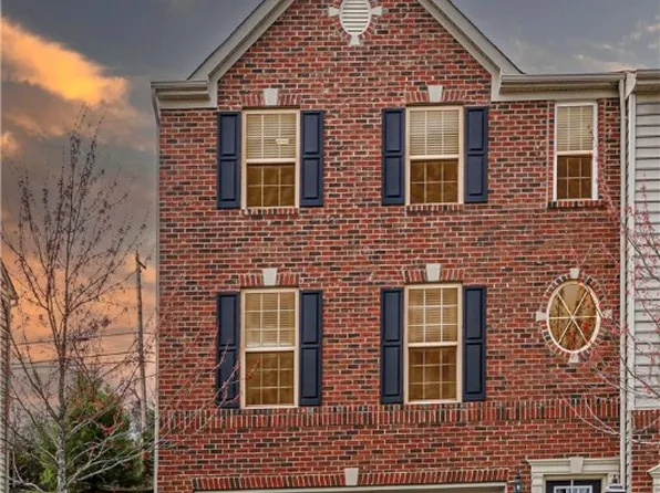 104 Noble Woods Dr, Coraopolis, PA 15108