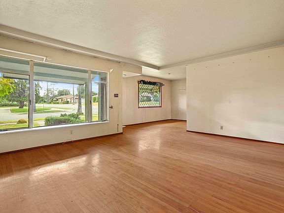 5th image of 1706 Hilliard Dr
