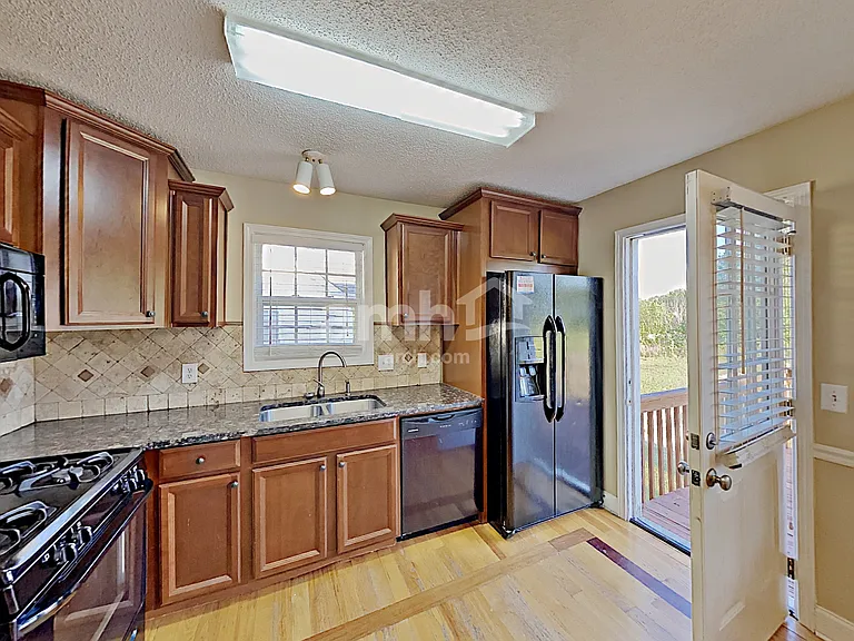 387 Moreland Cir — Photo 5